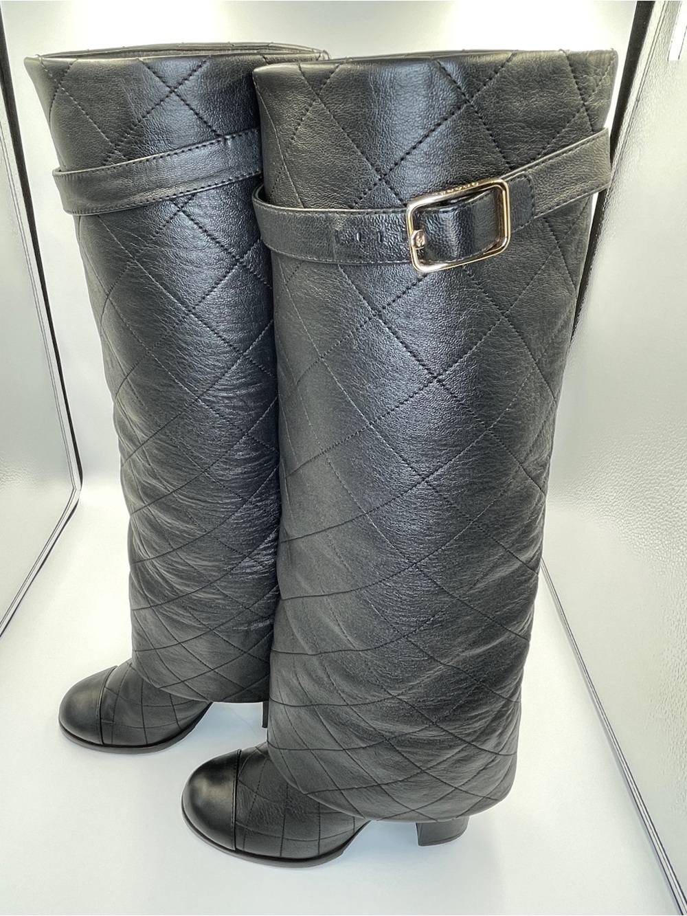 Rare Runway Chanel Black Quilted Knee-High Women's Leather Boots - Picture 3 of 13